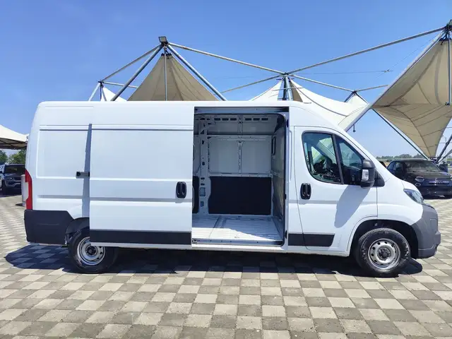 Peugeot Boxer view 2