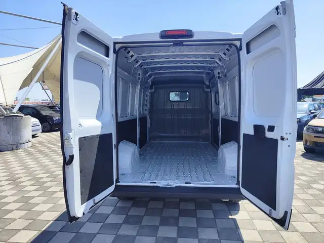 Peugeot Boxer view 9