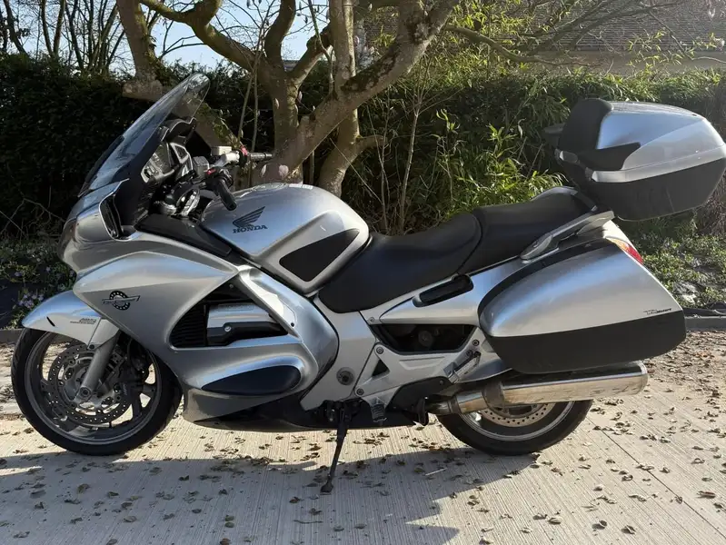 Honda ST 1300 - foto 2