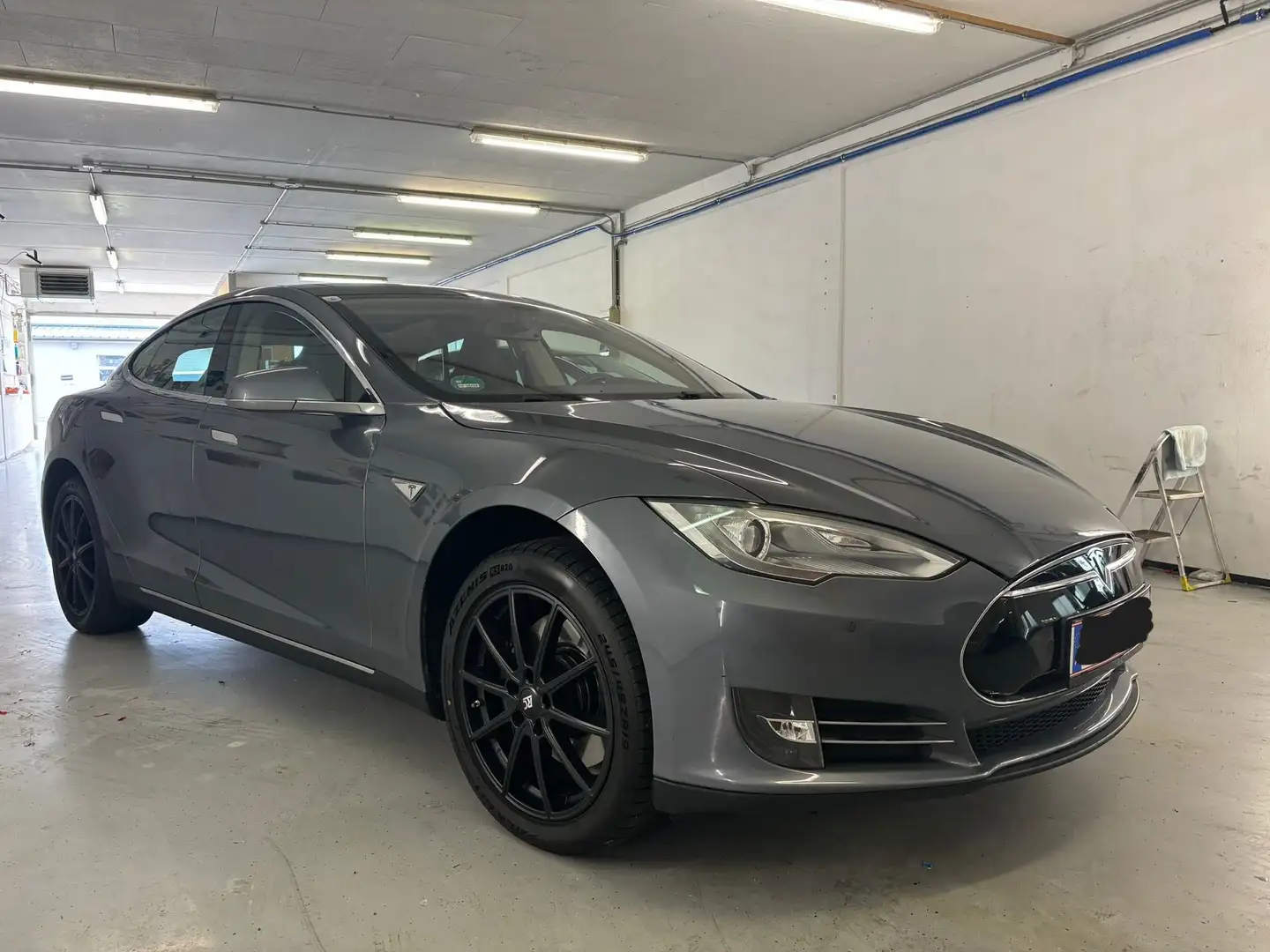 Tesla Model S 85kWh (mit Batterie) inkl. free Supercharging Szary - 2