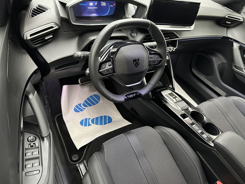 Peugeot 2008 Hybrid 145 GT "1 HAND-NAVI-CAM-MULTI-ALU" — photo 13