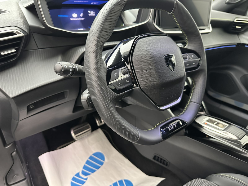 Peugeot 2008 Hybrid 145 GT "1 HAND-NAVI-CAM-MULTI-ALU" — photo 14