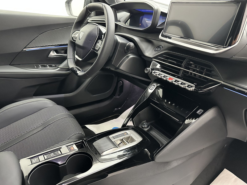 Peugeot 2008 Hybrid 145 GT "1 HAND-NAVI-CAM-MULTI-ALU" — photo 10