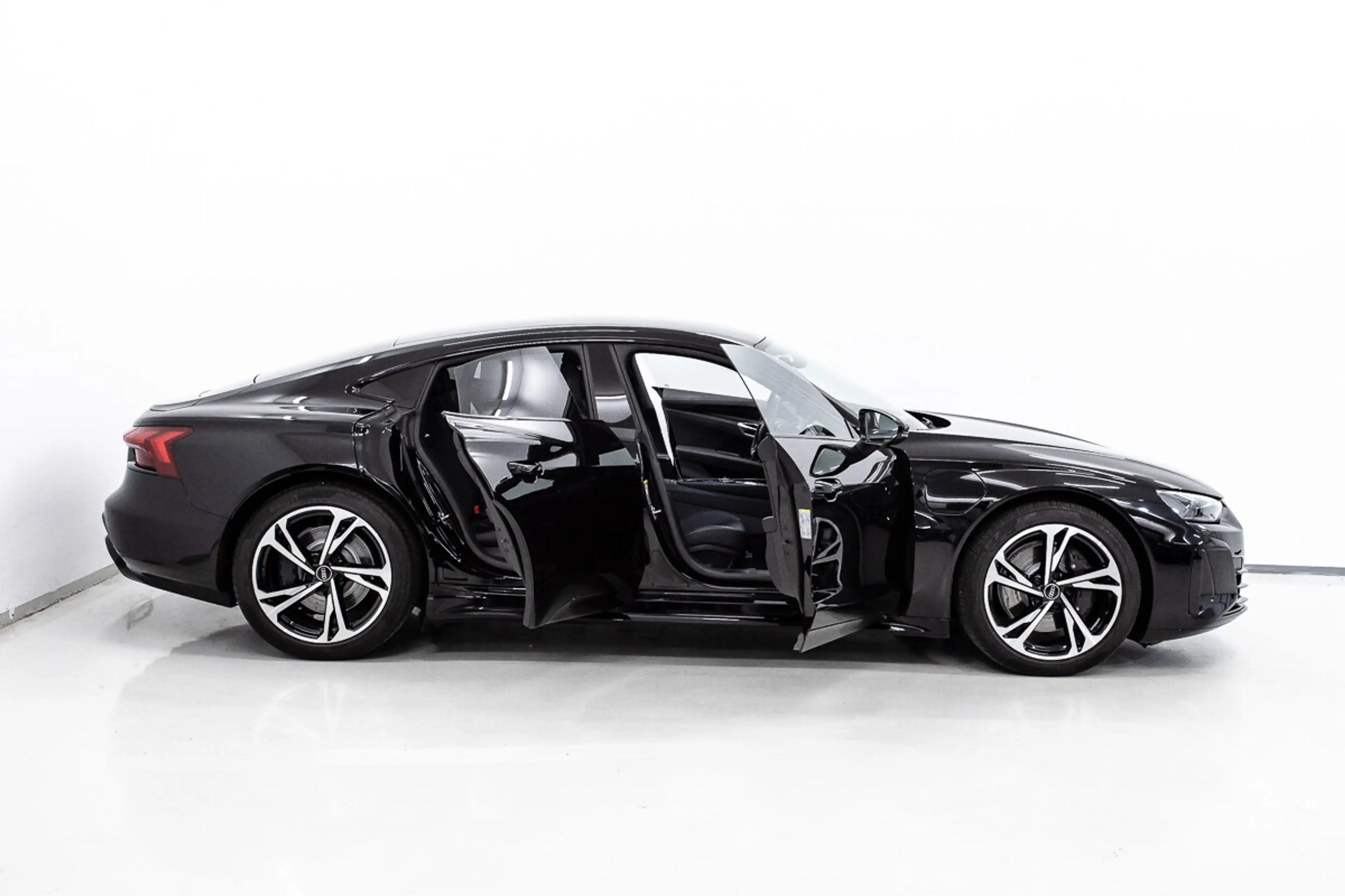 Audi e-tron GT 93,4kWh quattro | SKY | Magnetic Ride — photo 8