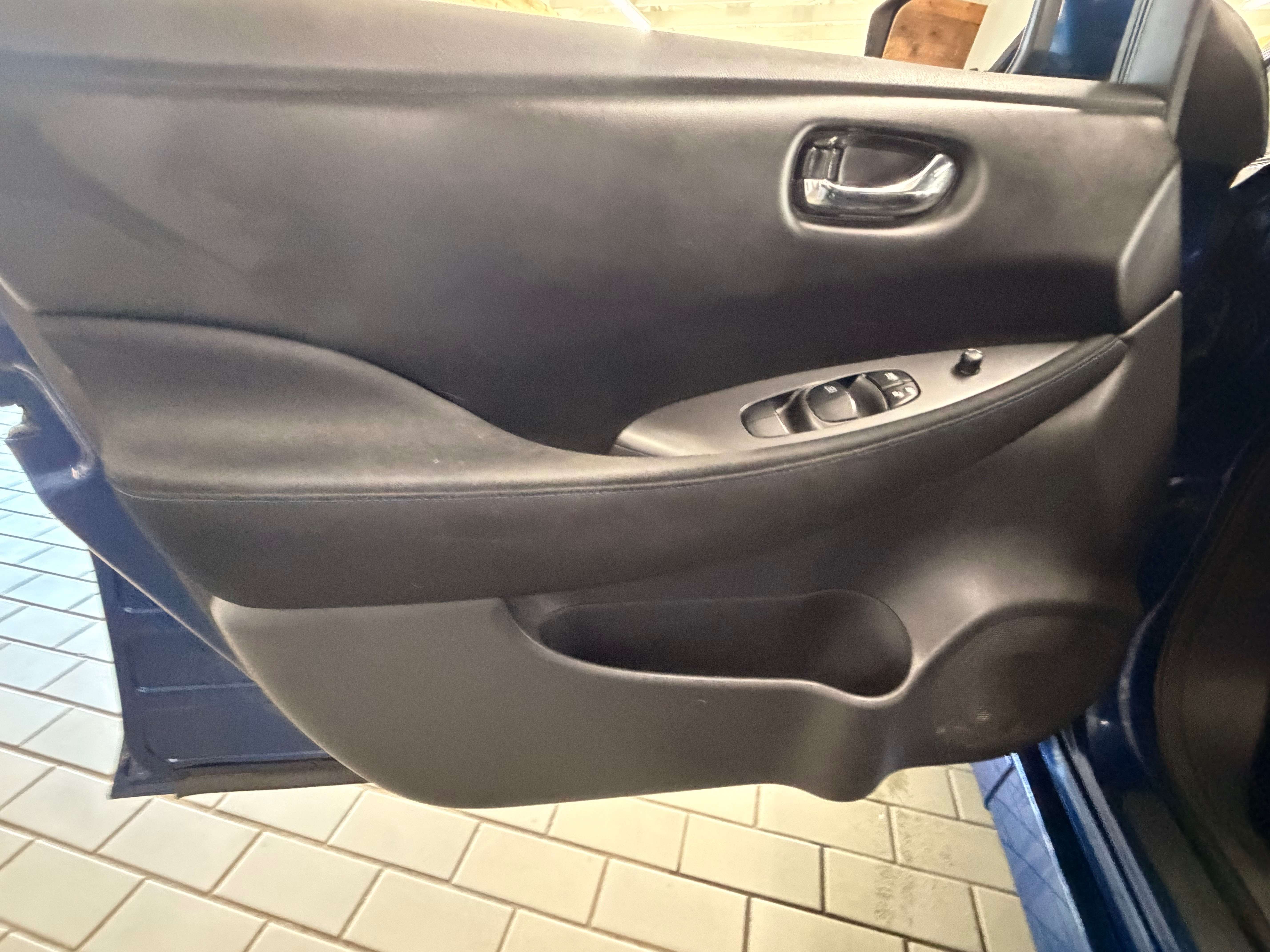 2018 Nissan Leaf S - Image 15
