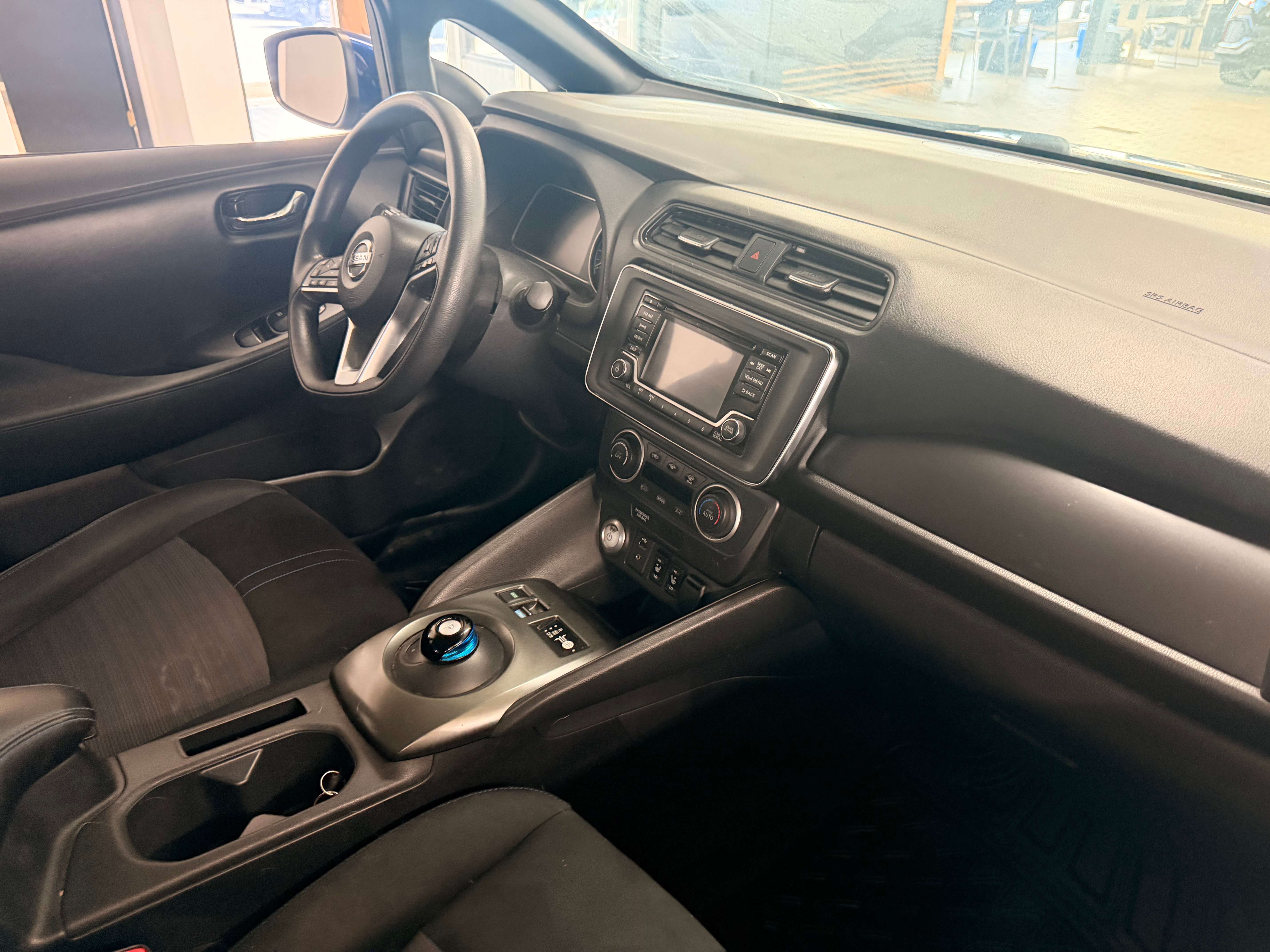 2018 Nissan Leaf S - Image 10