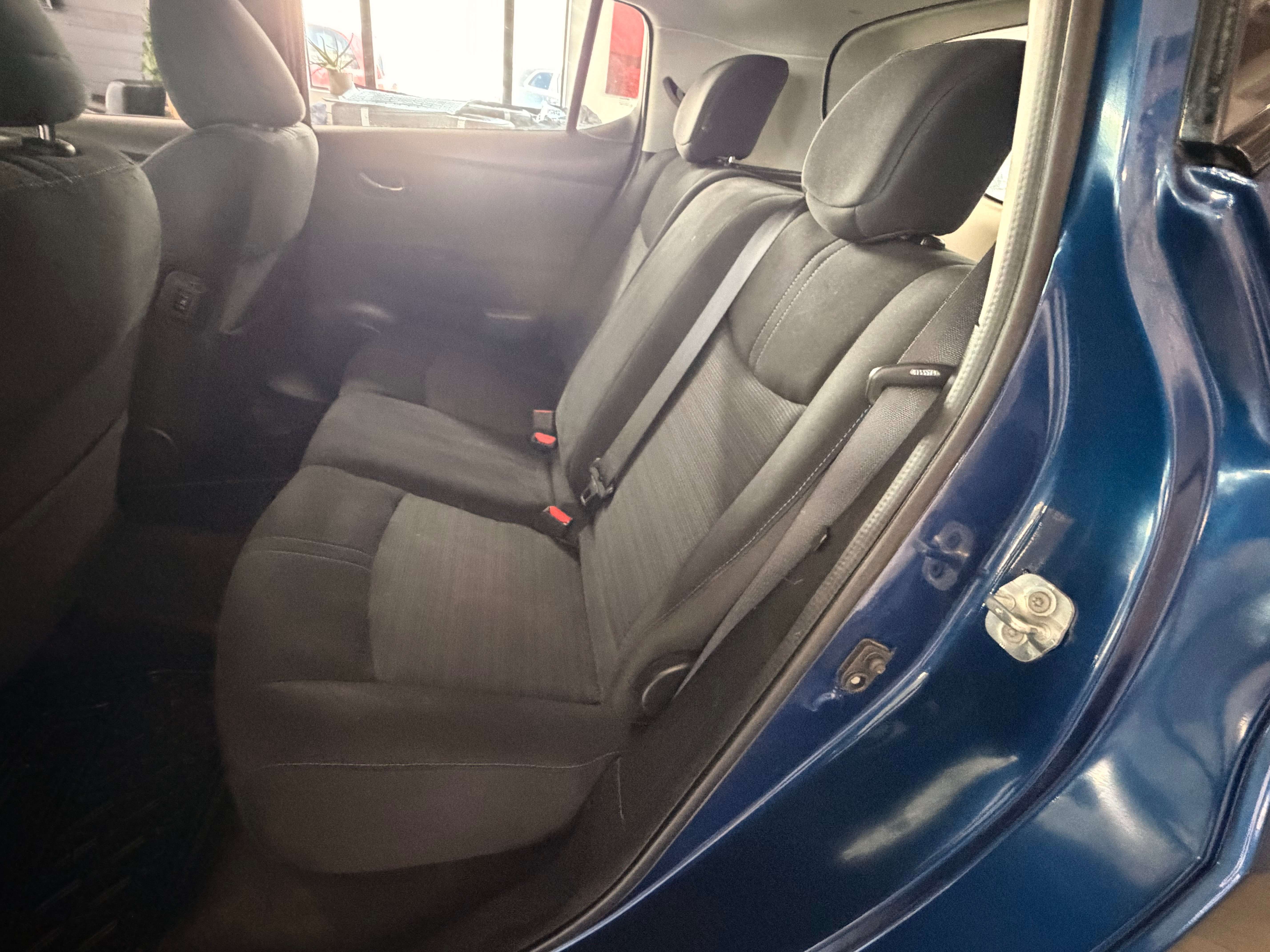 2018 Nissan Leaf S - Image 12