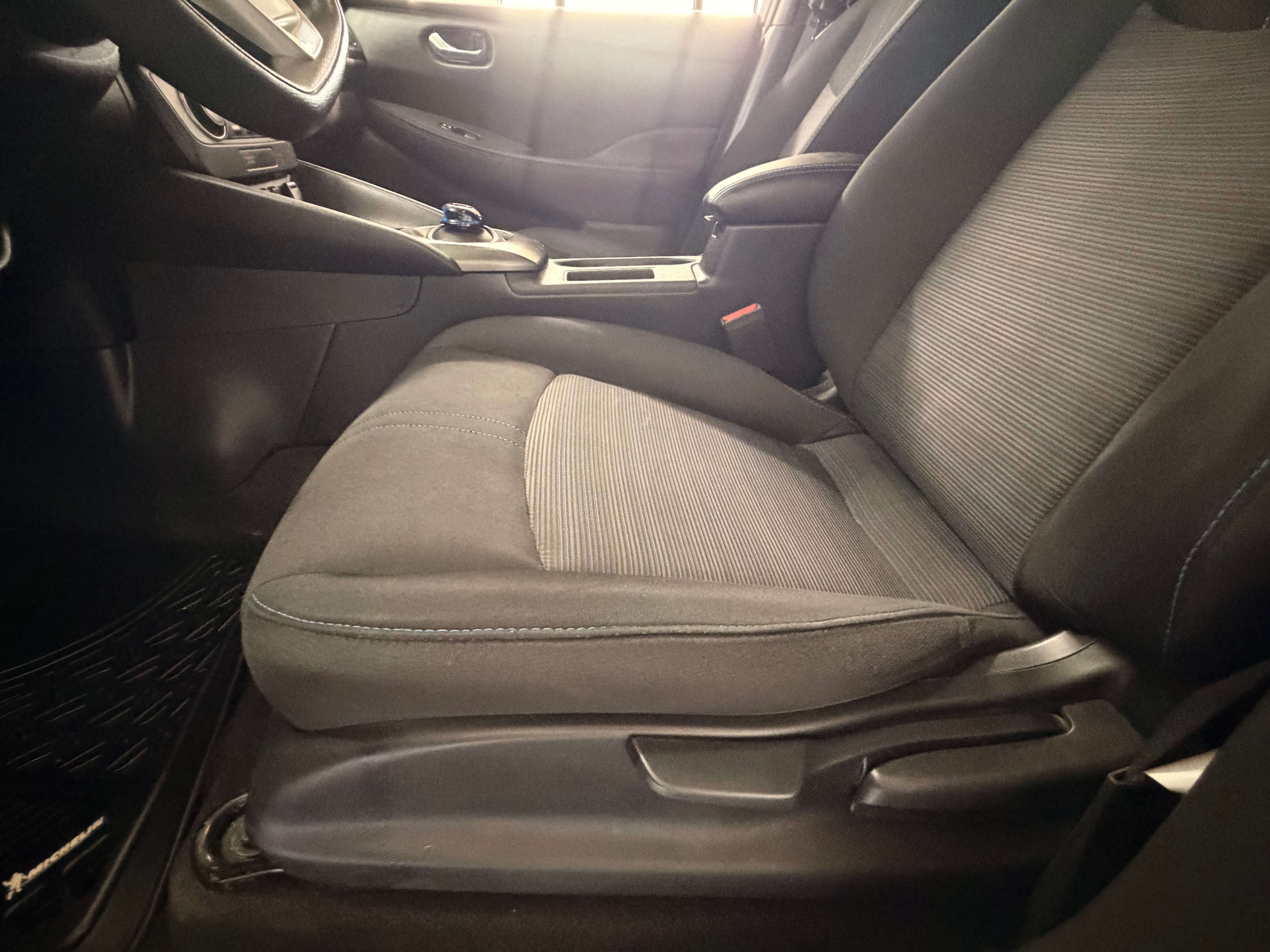 2018 Nissan Leaf S - Image 16