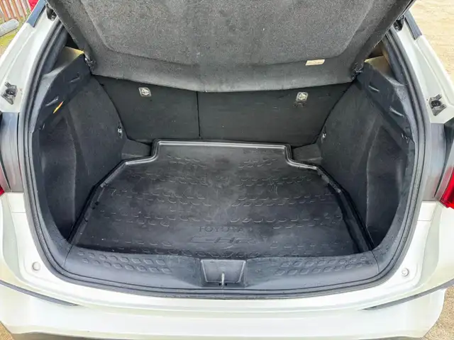 Toyota C-HR view 15