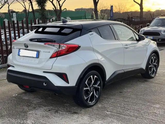 Toyota C-HR view 4