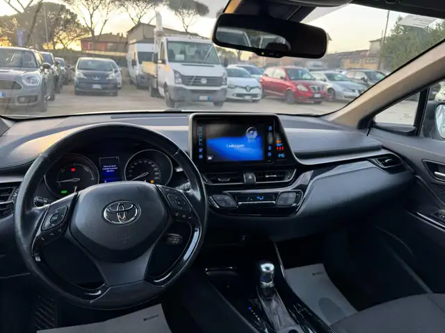 Toyota C-HR view 8