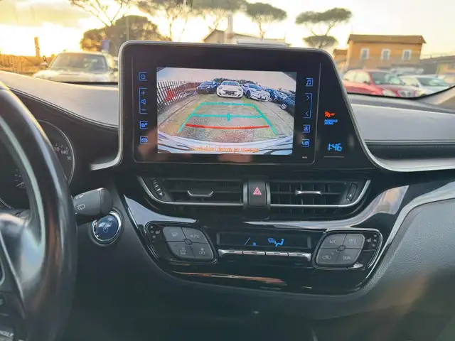 Toyota C-HR view 12
