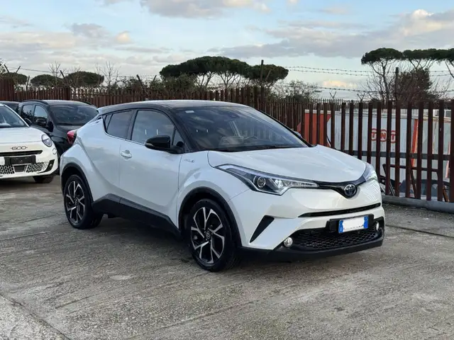 Toyota C-HR view 3