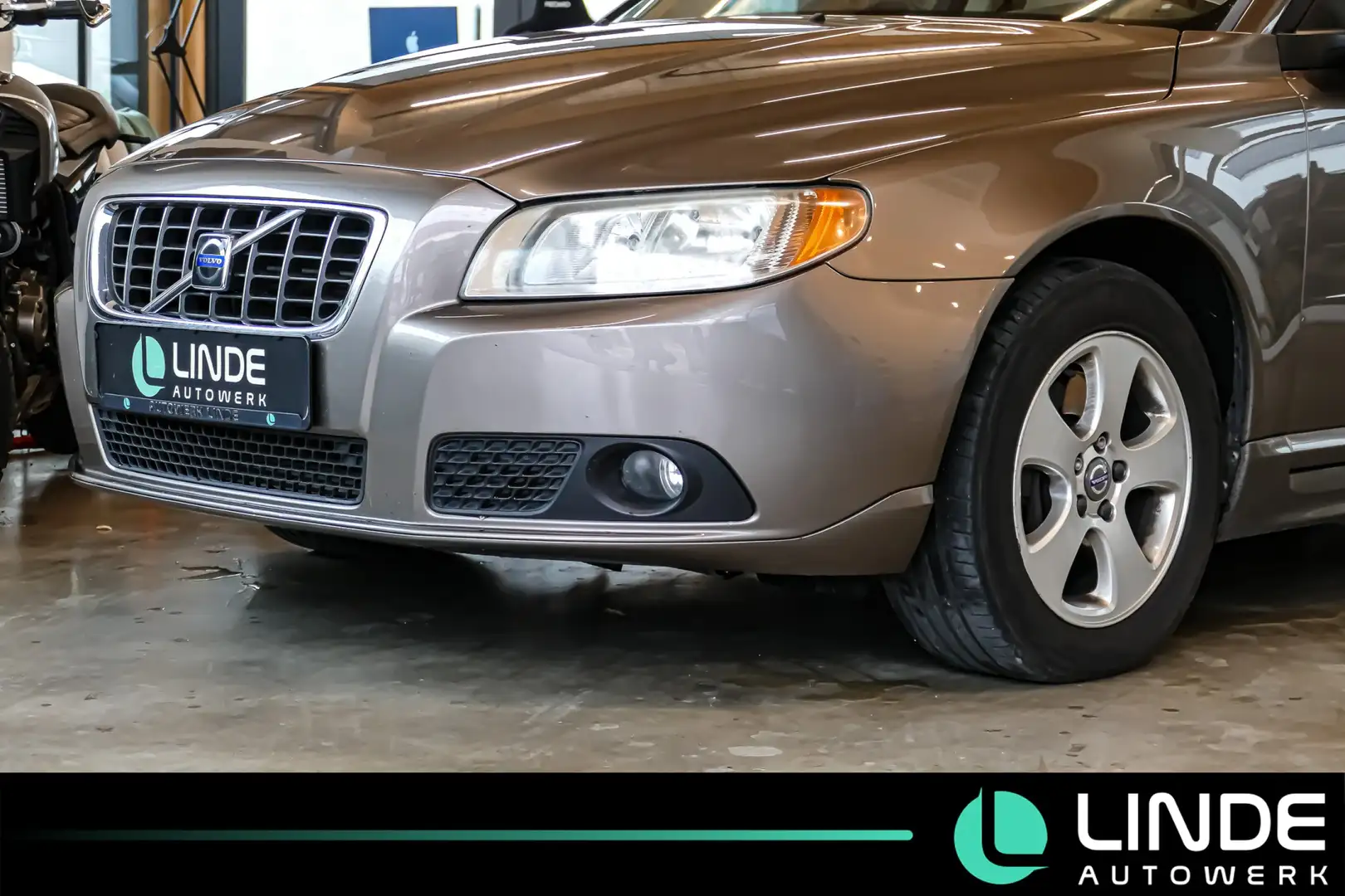 Volvo V70 Momentum |STANDH.|LEDER|SHZ|PDC|TEMPO|KLIMA Grijs - 2