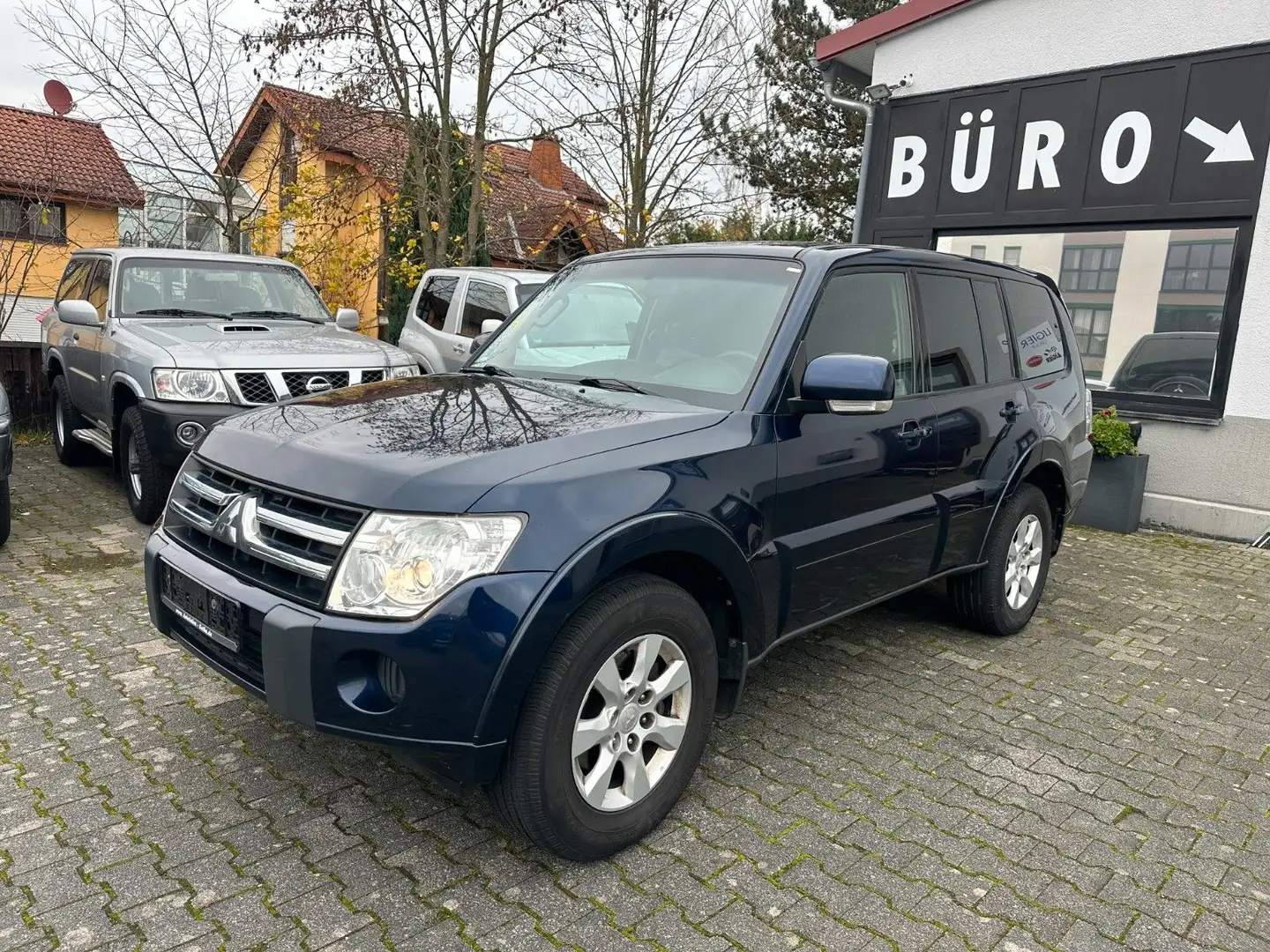 Mitsubishi Pajero 3.2 DI-D Invite 5-türig Blauw - 1