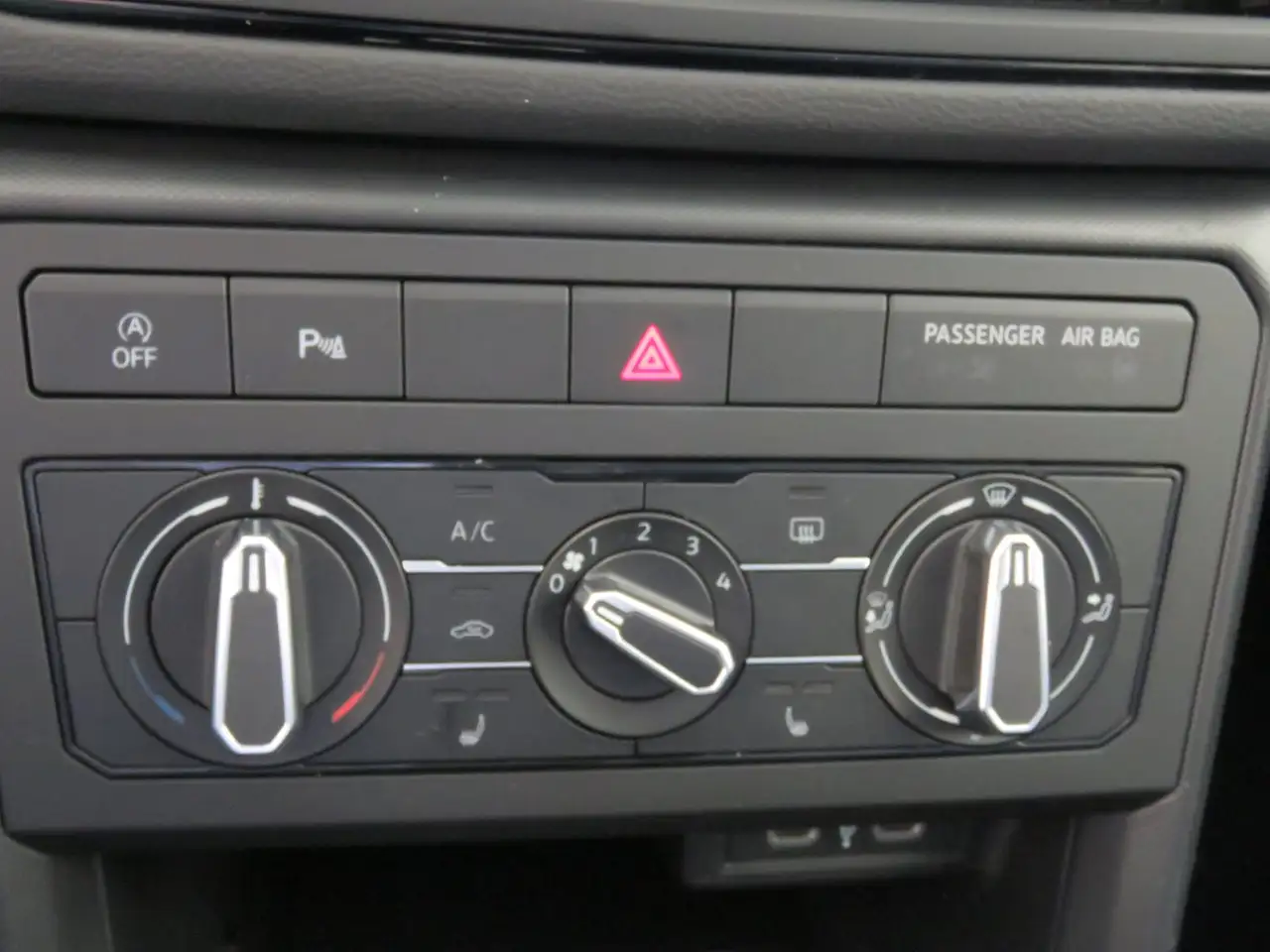 Volkswagen T-Cross 4Me TSI 10