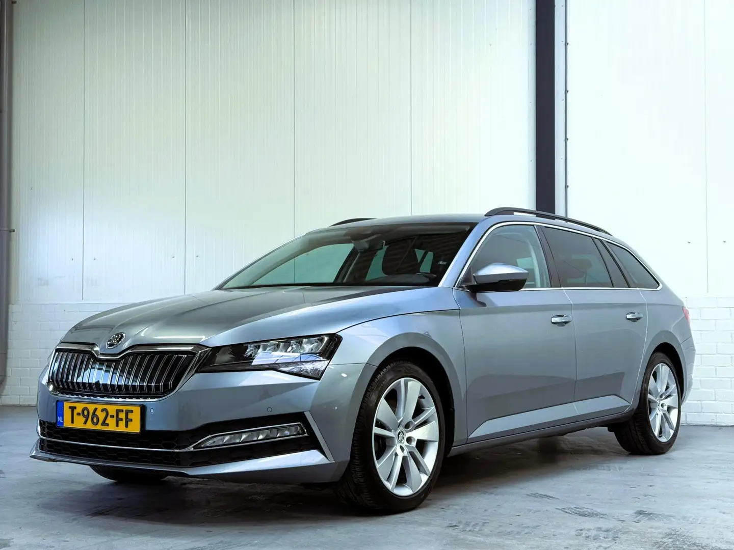 Skoda Superb Combi 1.4 TSI iV Business Edition SoH 92%|Virtual Gris - 2
