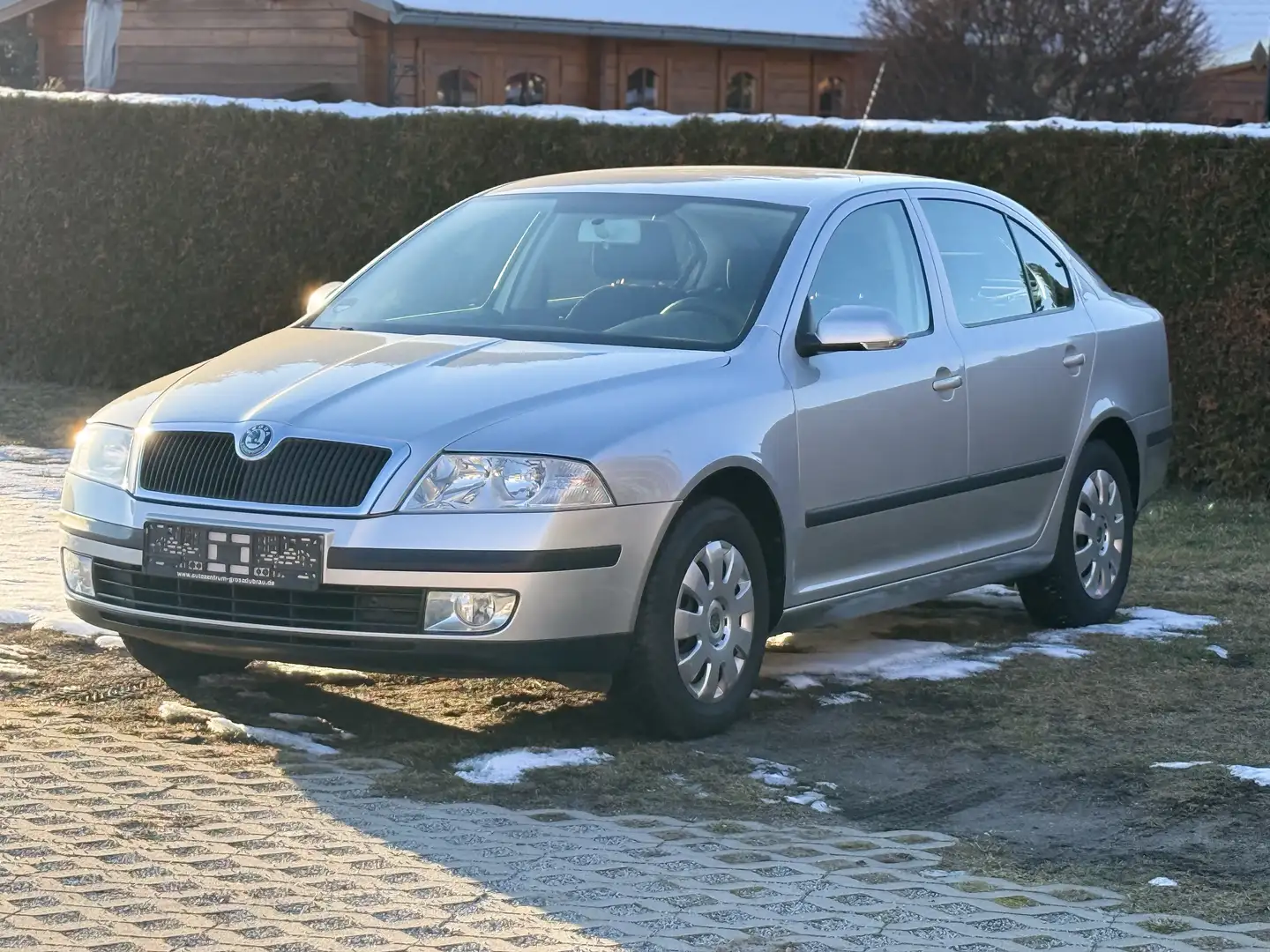 Skoda Octavia Ambiente Klima Sitzheizung ZV mit Funk TÜV neu Grau - 1