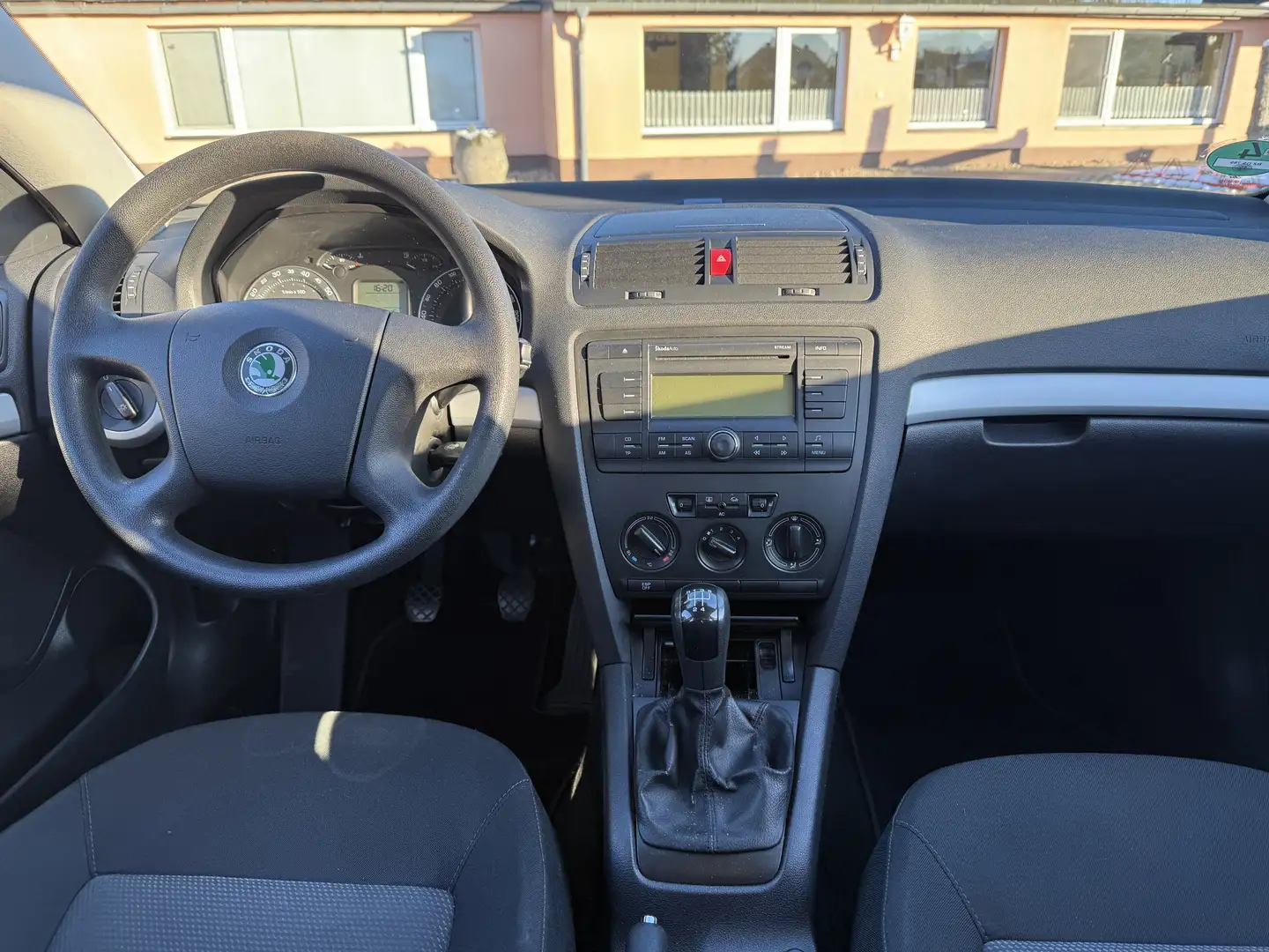Skoda Octavia Ambiente Klima Sitzheizung ZV mit Funk TÜV neu Grau - 2