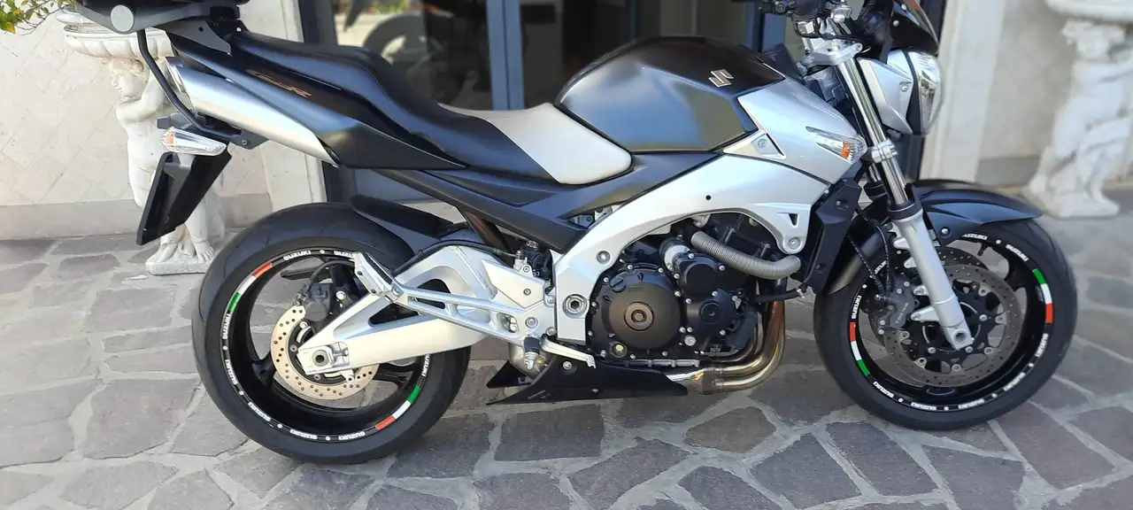 Suzuki GSR 600