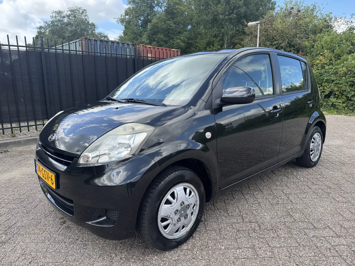 Daihatsu Sirion 2 1.3-16V Prestige 5 Drs Airco/StrBkr Negro - 1