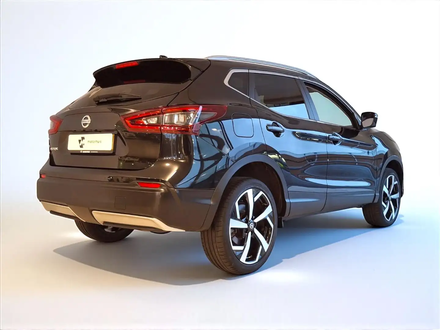 Nissan Qashqai 1.3 DIG-T 140pk Tekna NAVI CAMERA360 LED STOELV PA Zwart - 2