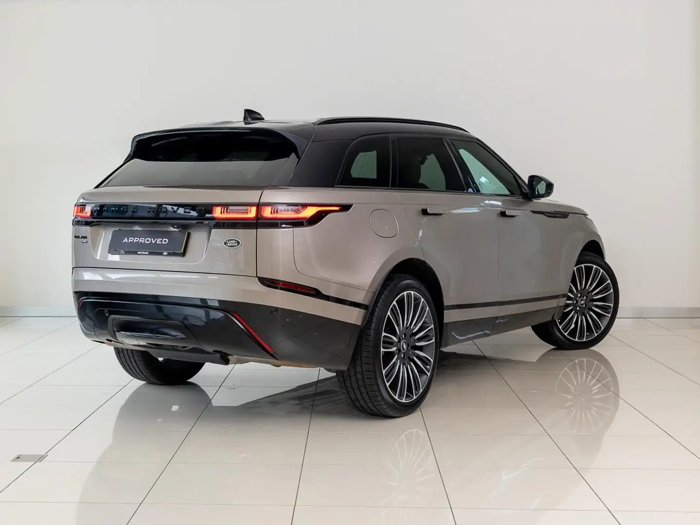 Land Rover Range Rover Velar 2.0 P400e R-Dynamic S | Pano | HuD | Trekhaak | 24 Bruin - 2