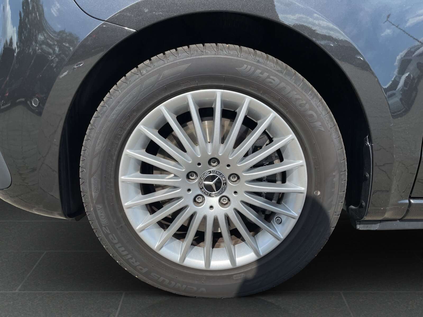 Mercedes-Benz V 220