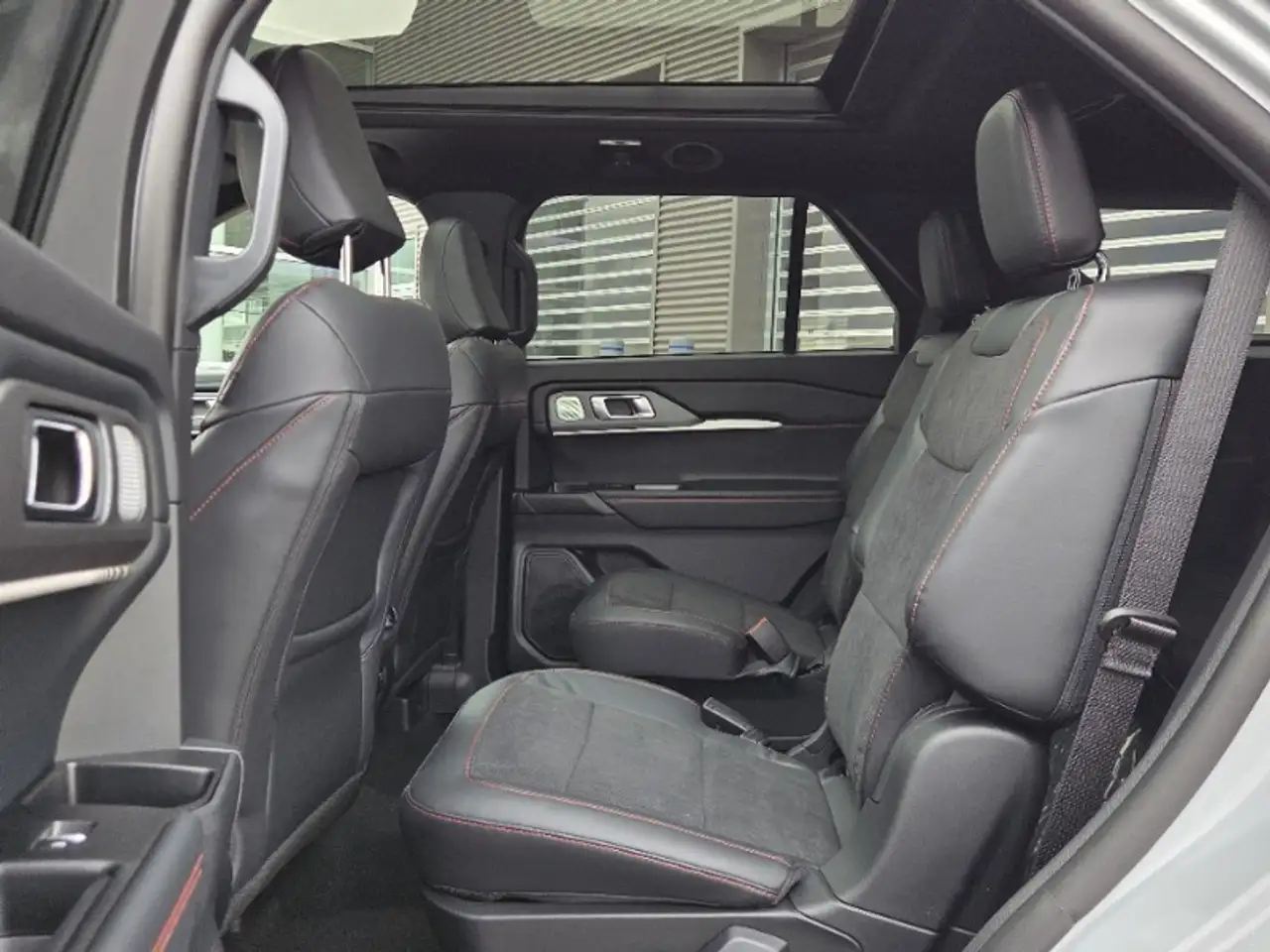 Ford Explorer снимка Ford Explorer