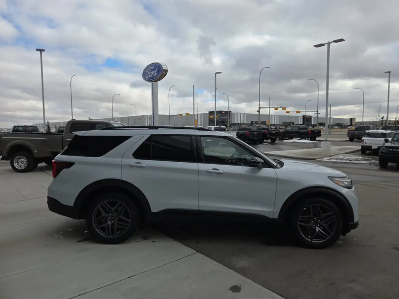 Ford Explorer снимка Ford Explorer