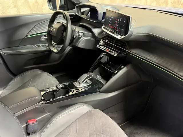 Peugeot 2008 view 11