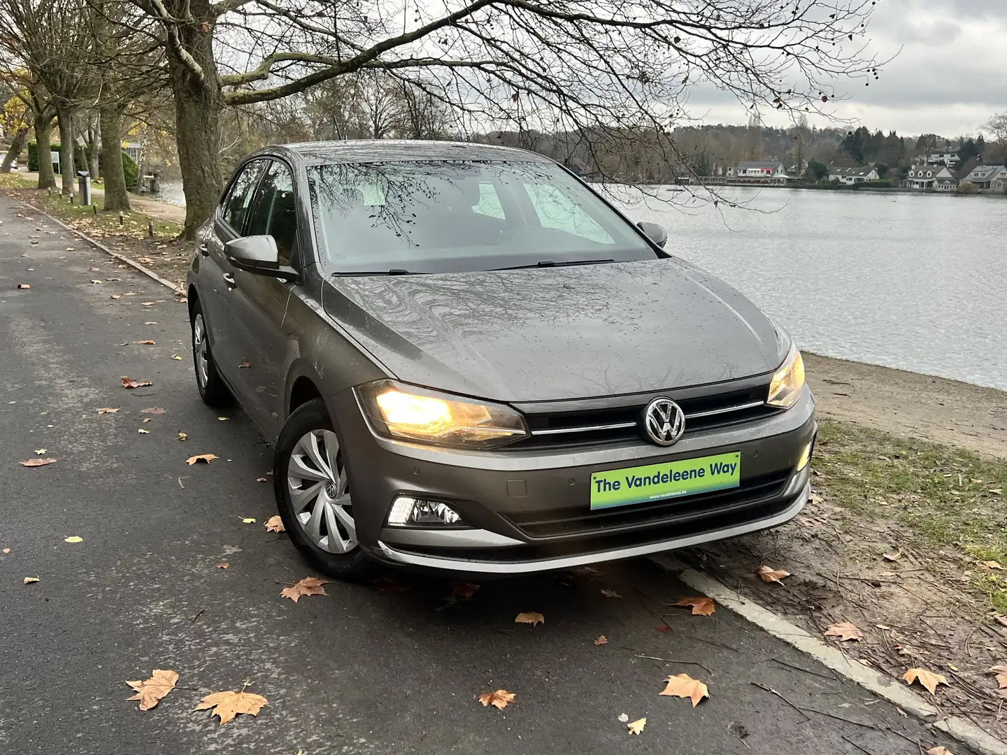 Volkswagen Polo Polo 1.4 16S 80 Confortline Gris - 2