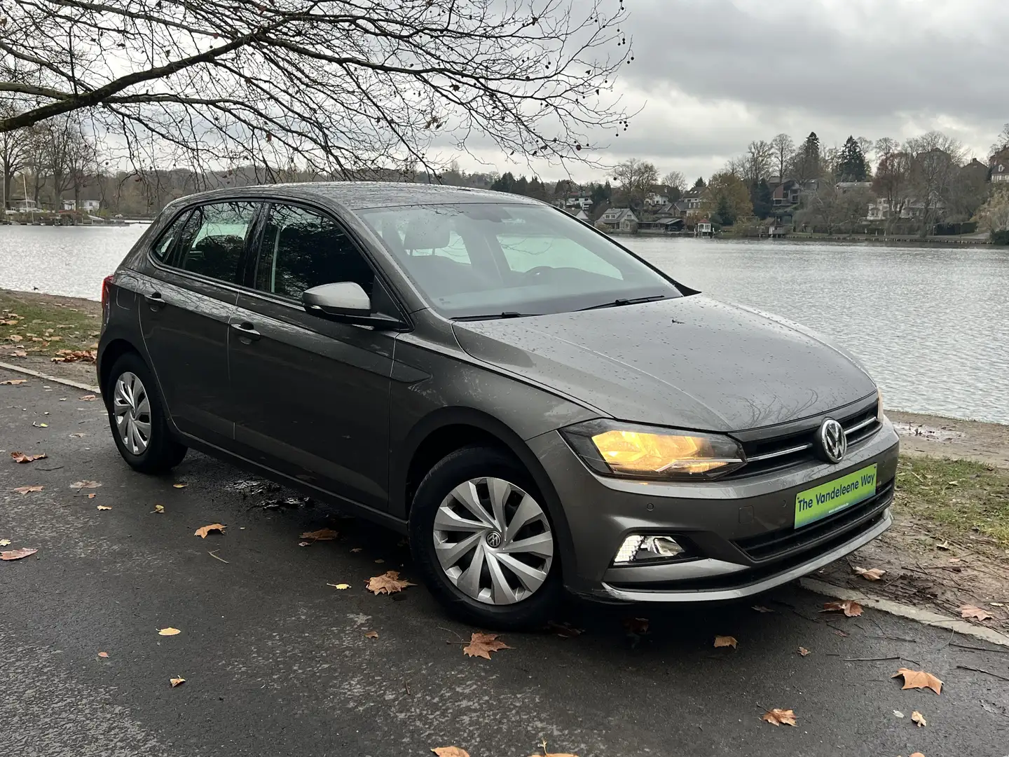 Volkswagen Polo Polo 1.4 16S 80 Confortline Gris - 1