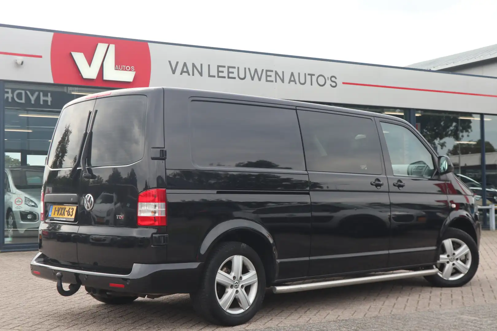 Volkswagen T5 Transporter 2.0 TDI L2H1 DC Comfortline | Automaat | Navi | Cr Zwart - 2