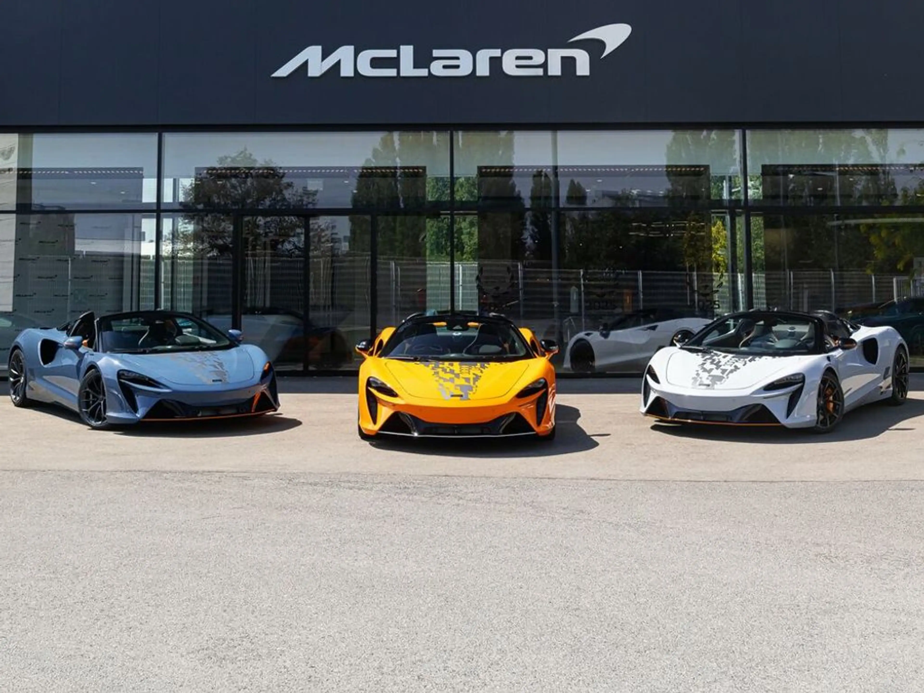McLaren Artura Artura Spider / 1000GP / 1 of 3 / MSO Victory Grey — photo 6