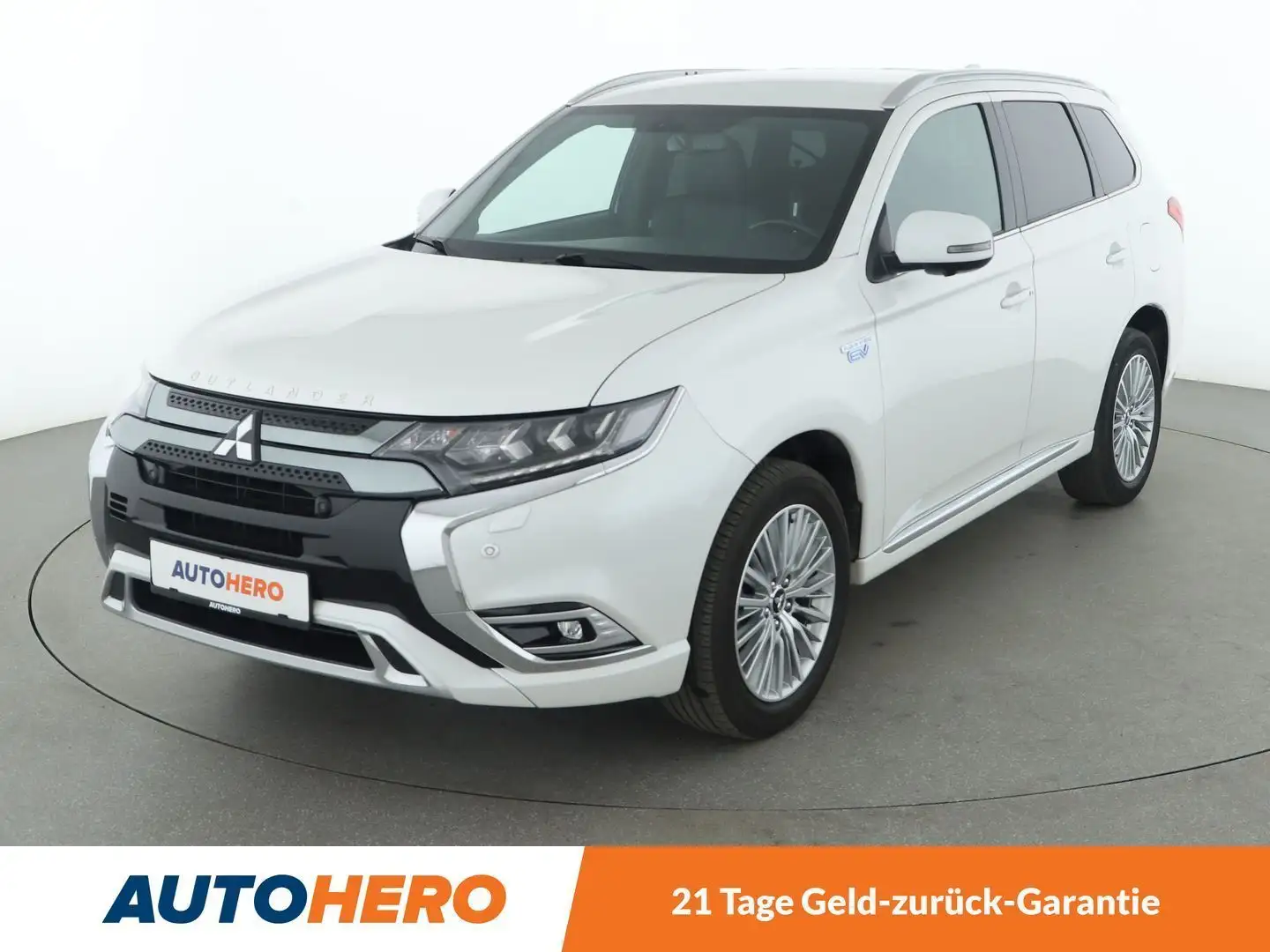 Mitsubishi Outlander PHEV Intro Edition 4WD Aut.*NAVI*TEMPO*CAM*PDC*SHZ Weiß - 1