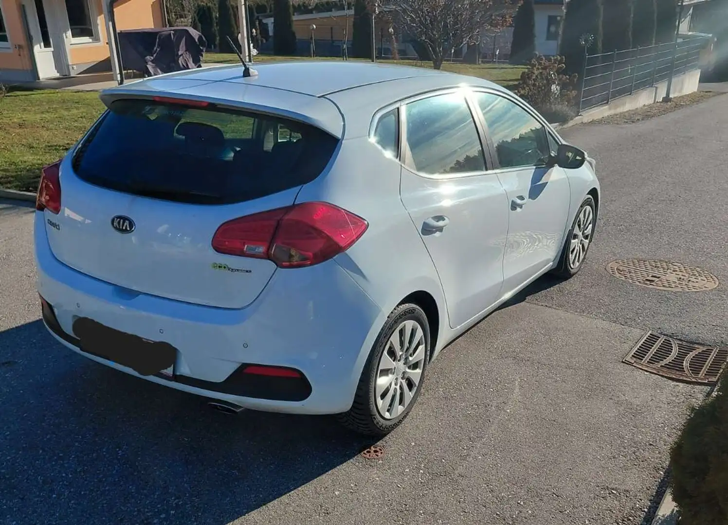 Kia Ceed / cee'd KIA cee'd 1,4 CRDi ISG Motion Pro Weiß - 2