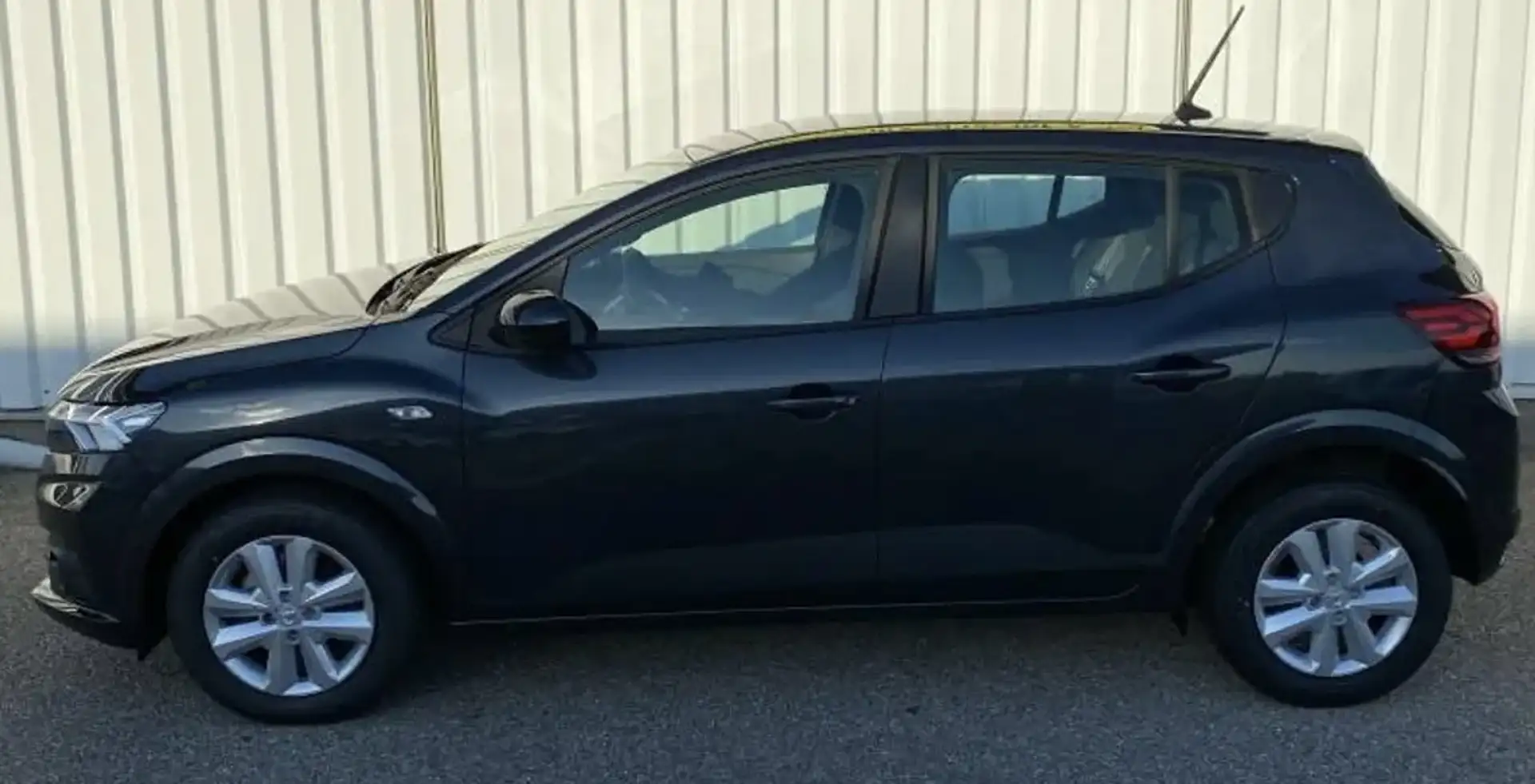 Dacia Sandero Comfort SCe 65 - 8fach Bereifung - 2