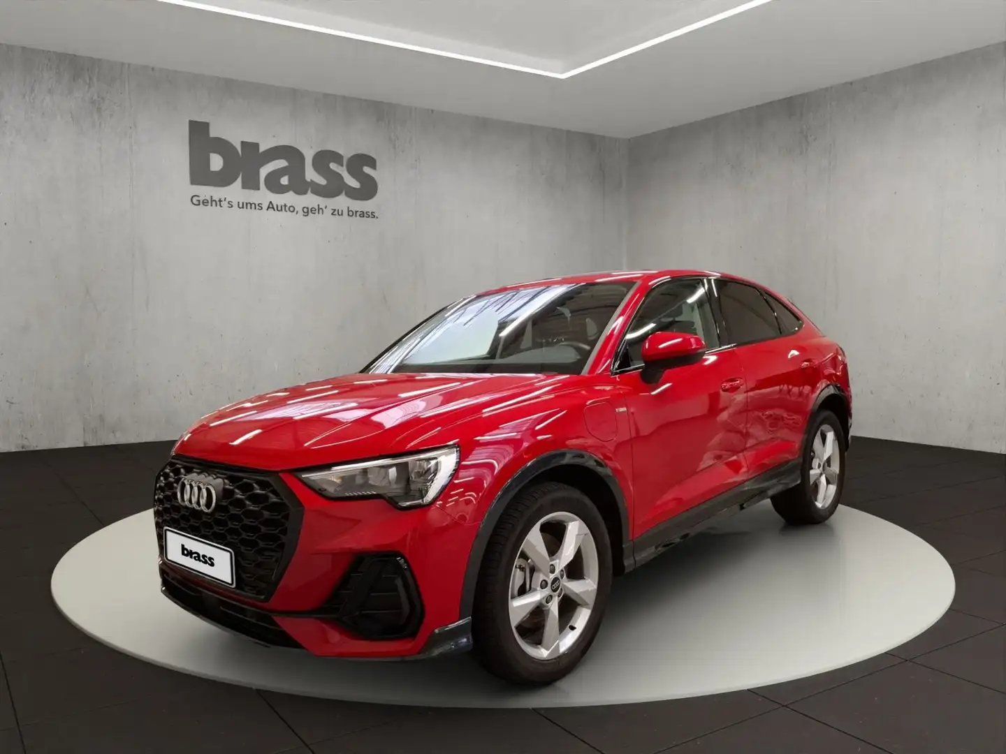 Audi Q3 S line 45 e 180(245) kW(PS) Rot - 2