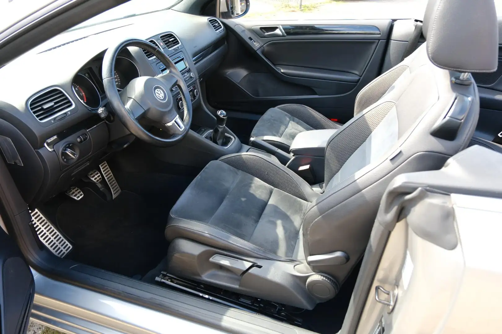 Volkswagen Golf Cabriolet 1.2 TSI BlueMotion Clima|Leder-Alcantara|LMV Šedá - 2