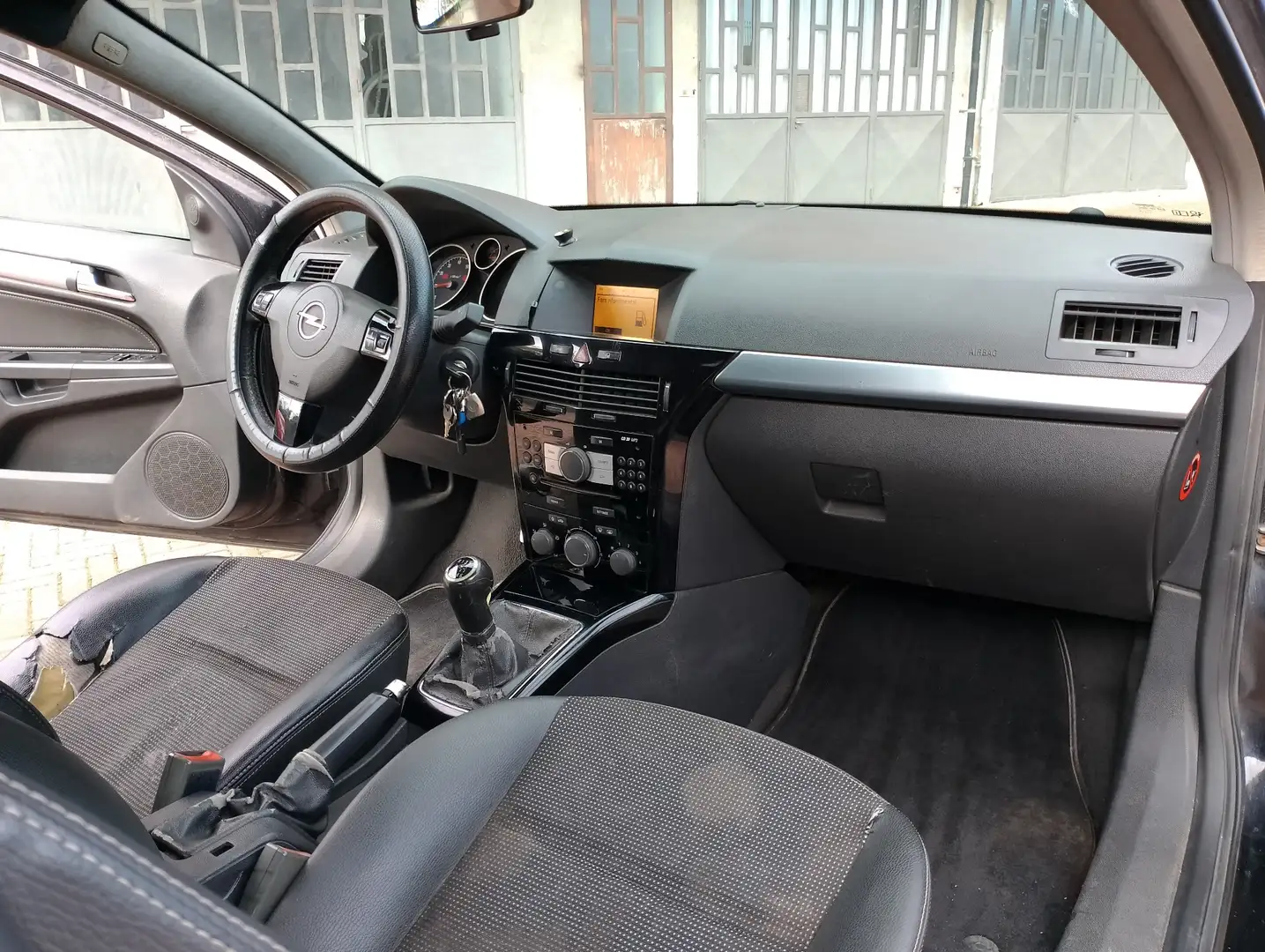 Opel Astra GTC 1.6 t. Cosmo 180cv 6m Gpl Noir - 2