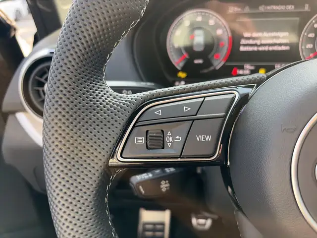 Audi Q2 view 14
