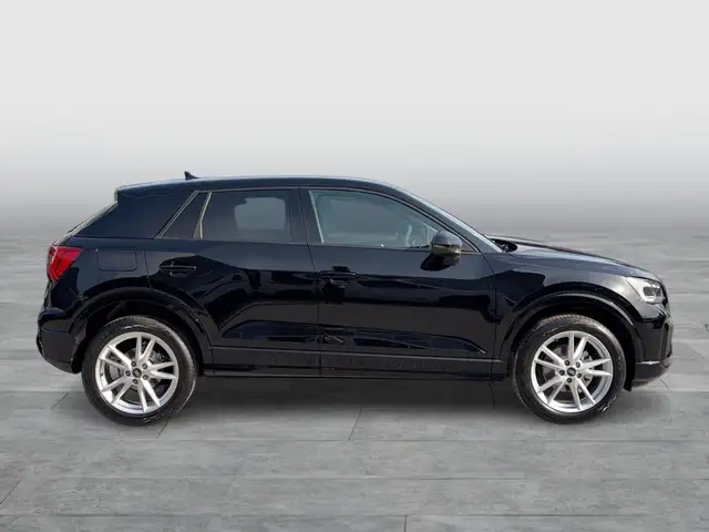 Audi Q2 view 5