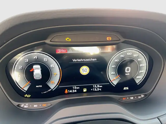 Audi Q2 view 9