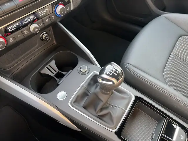 Audi Q2 view 13