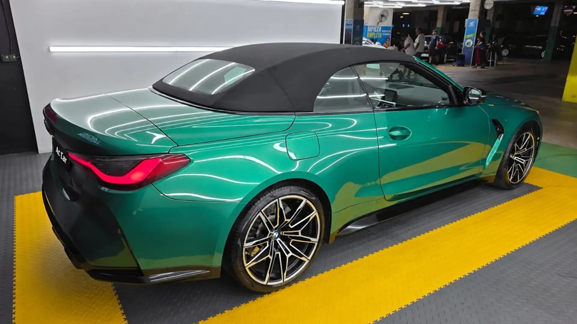 BMW M4 Competition - 1