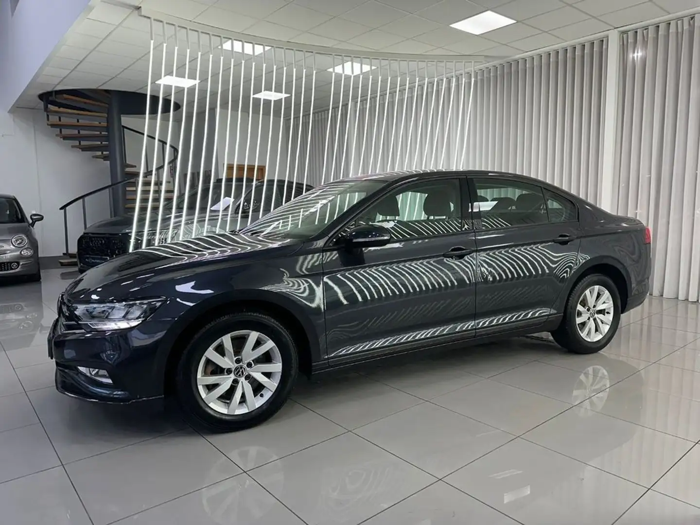 Volkswagen Passat 2.0TDI EVO Business 110kW Gris - 2