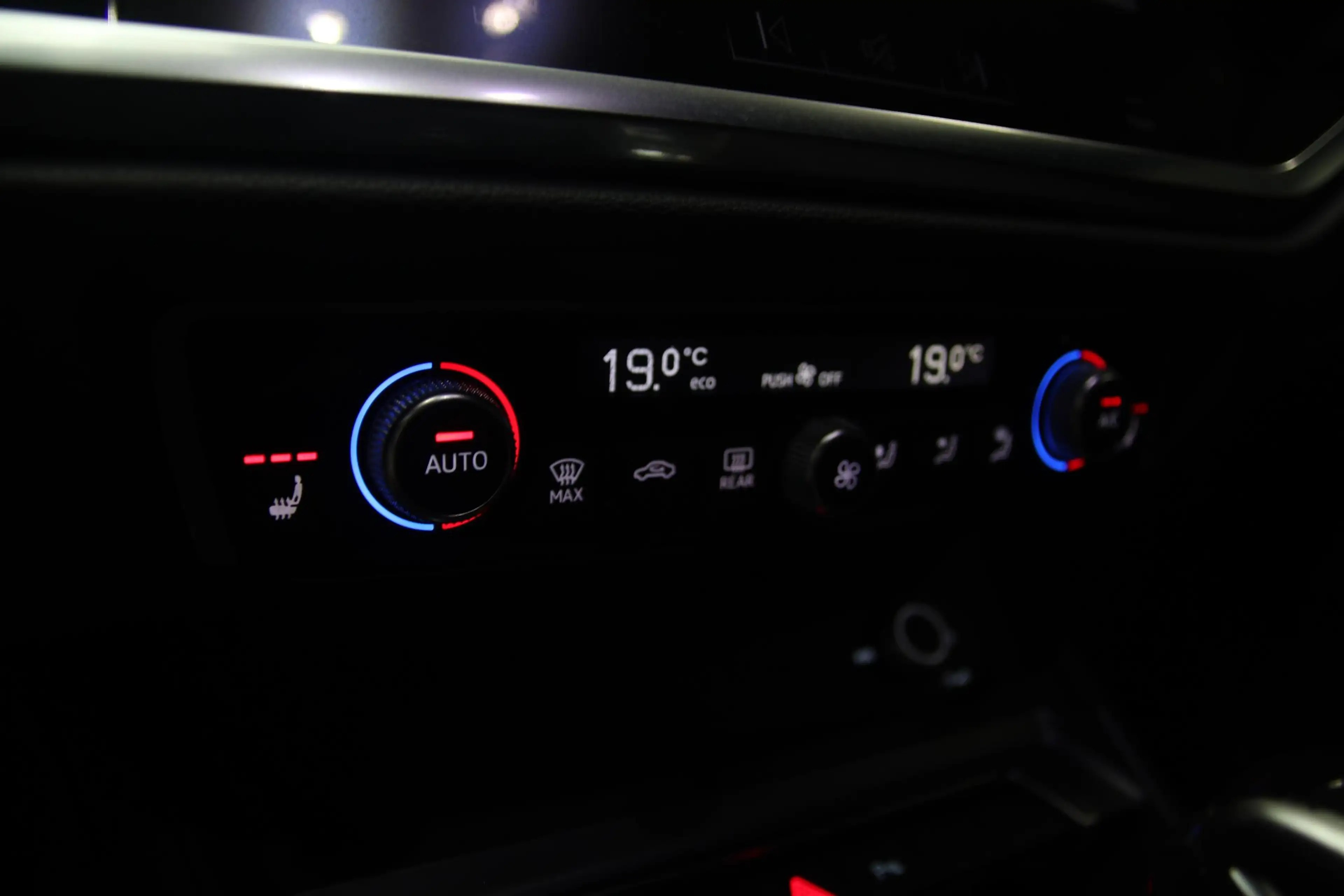 Audi Q3 35 TFSI 3x S-line VIRTUAL-CAMERA-TREKHAAK-LED-20'' — photo 15