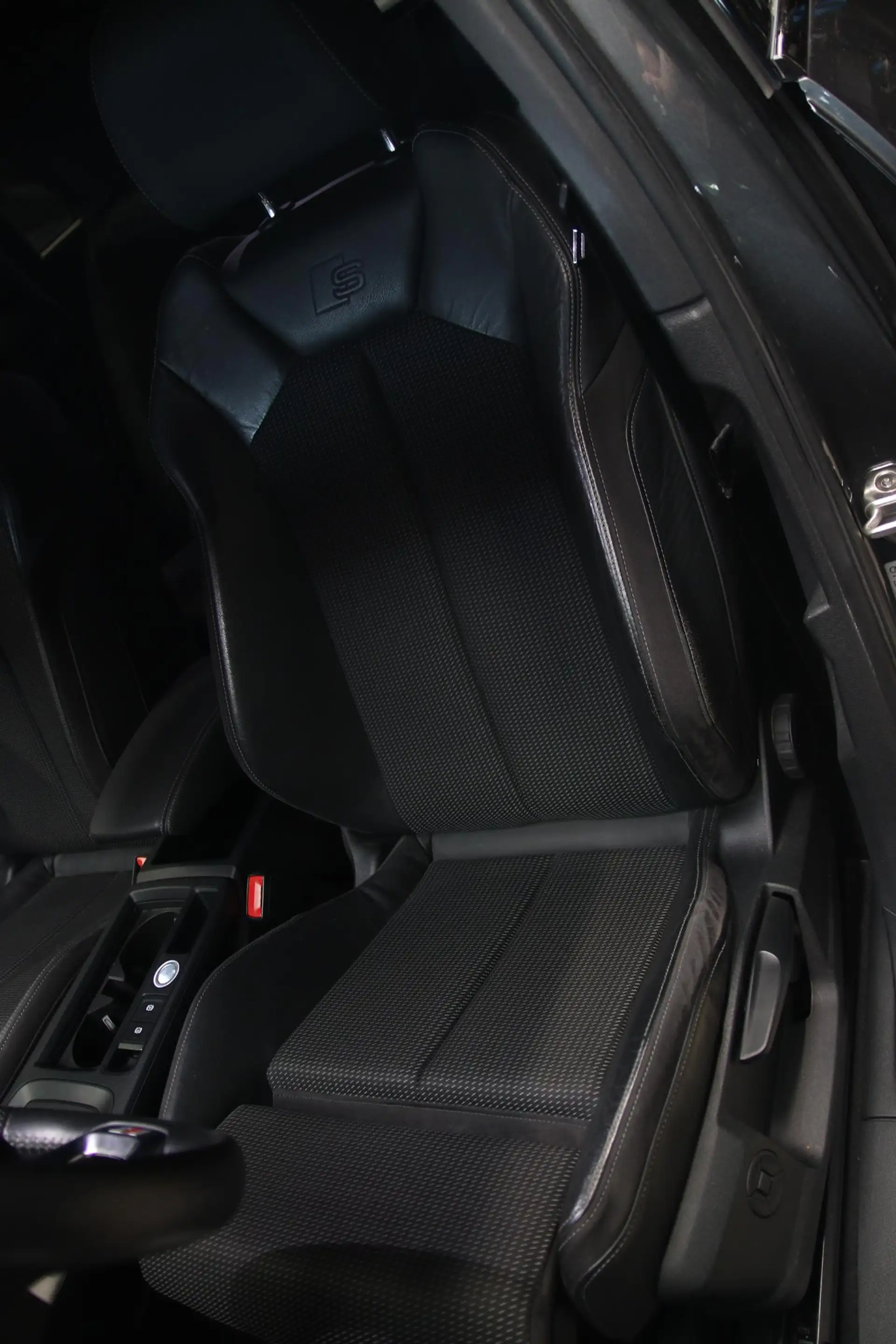 Audi Q3 35 TFSI 3x S-line VIRTUAL-CAMERA-TREKHAAK-LED-20'' — photo 13