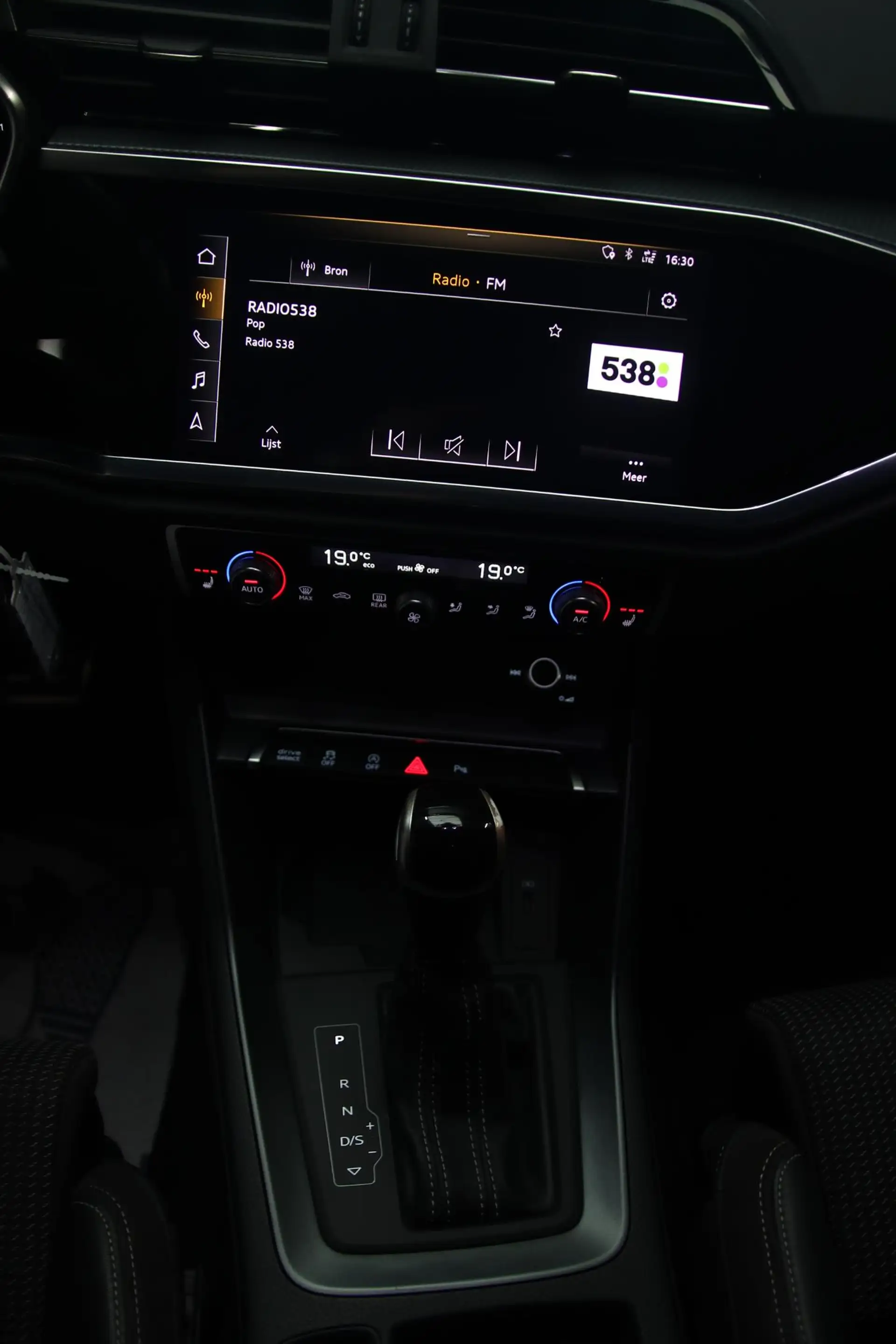 Audi Q3 35 TFSI 3x S-line VIRTUAL-CAMERA-TREKHAAK-LED-20'' — photo 14